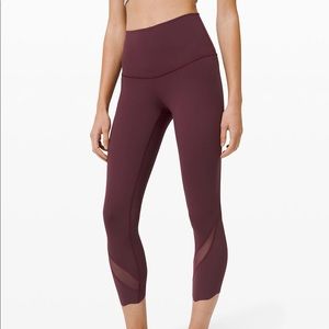 Size 6; WUNDER UNDER CROP; high rise 23”